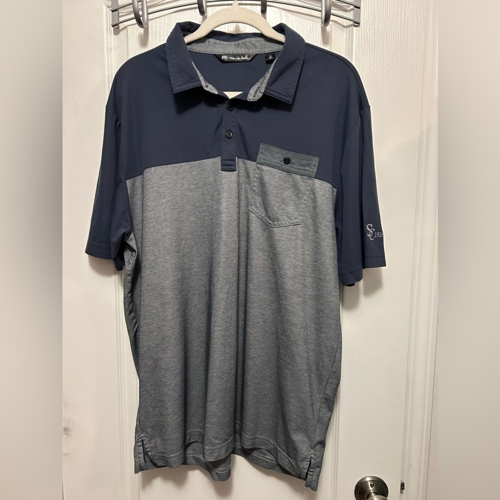 Travis Mathew golf polo shirt Men’s Size XL‎ blue chambray color block